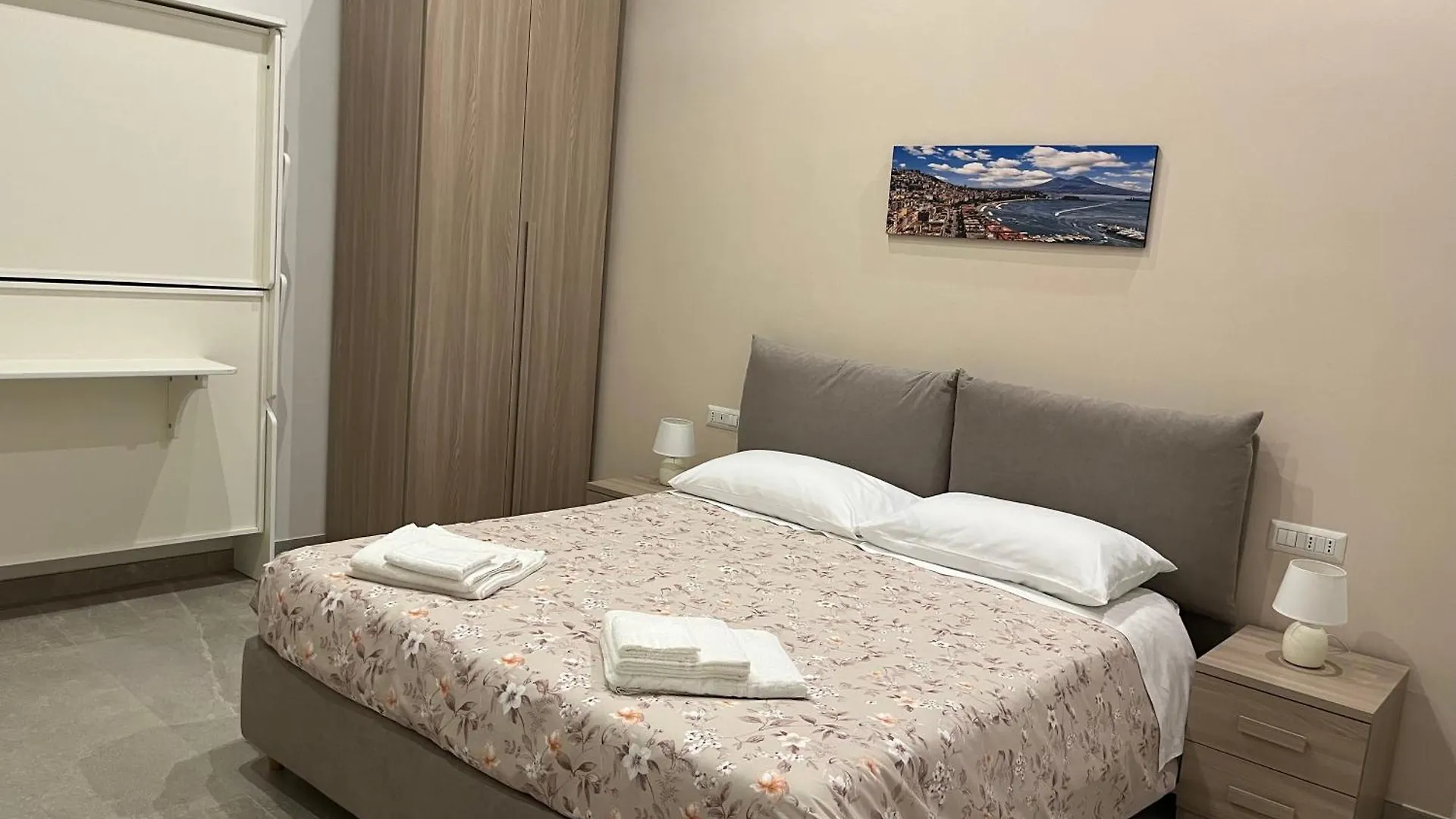 Neapolis Francy Vesuvio contacts